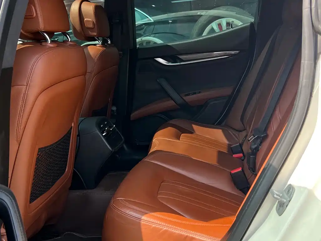 Maserati Ghibli 2015 — фото 11