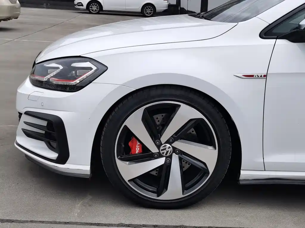 Volkswagen Golf GTI 2019 — фото 4