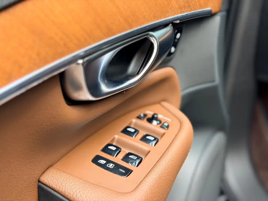 Volvo XC90 2021 — фото 11