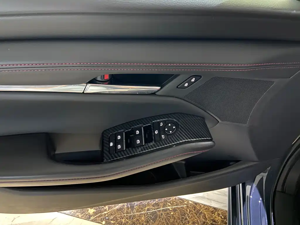 Mazda 3 Axela 2023 — фото 15