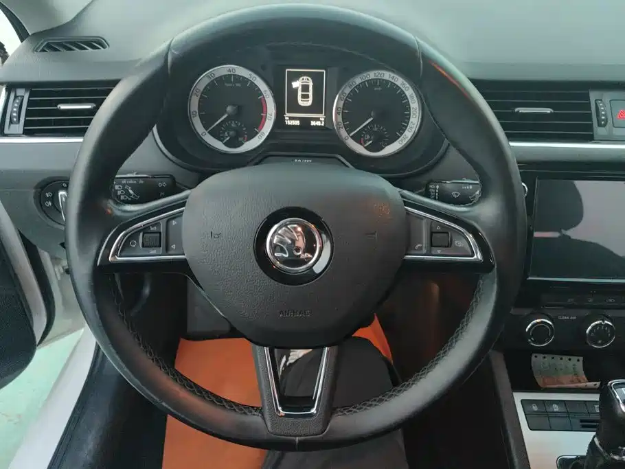 Skoda Octavia 2017 — фото 15