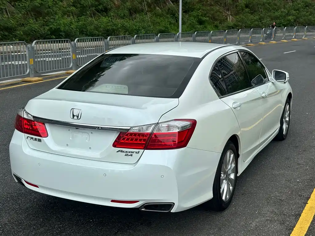 Honda Accord 2014 — фото 16
