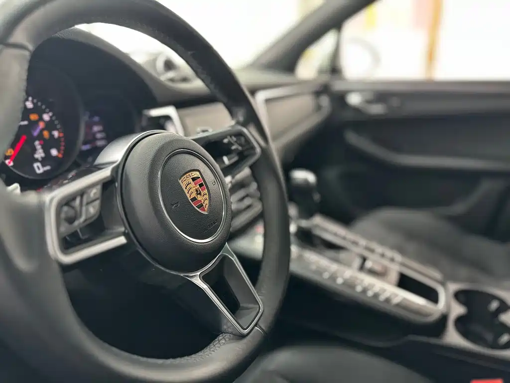 Porsche Macan 2019 — фото 14