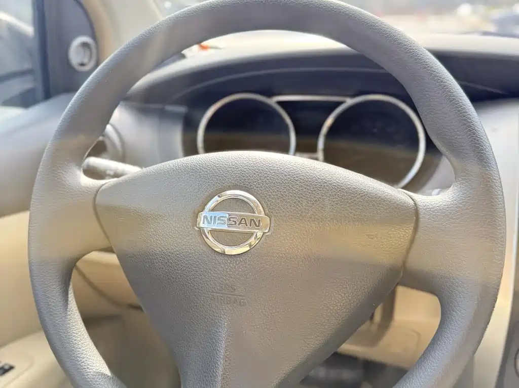 Nissan Livina 2014 — фото 15