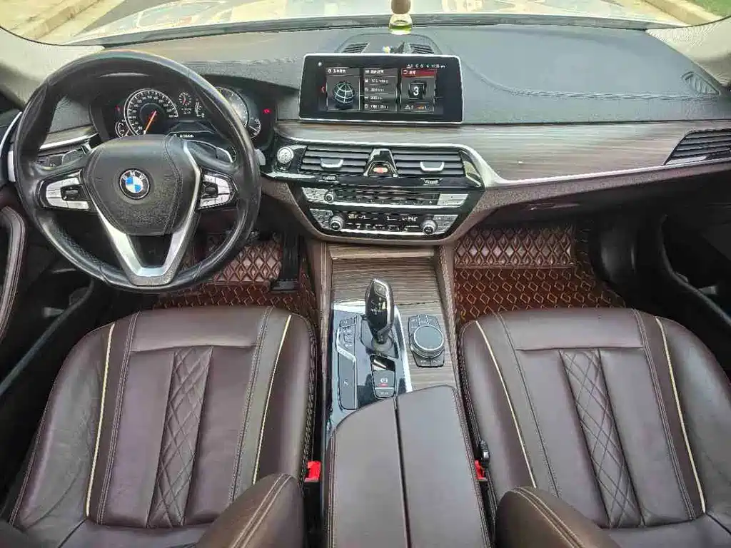 BMW 5 Series 2018 — фото 6