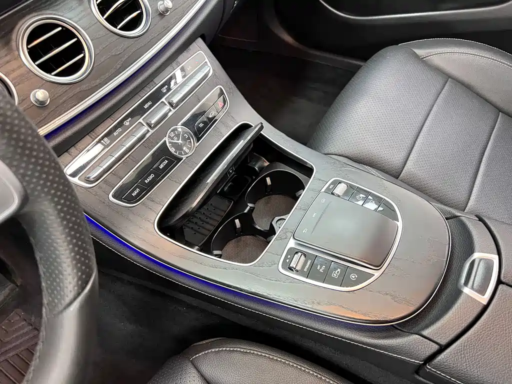 Mercedes-Benz E-Class 2020 — фото 25