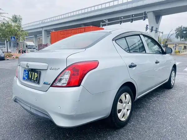 Nissan Sunny 2015