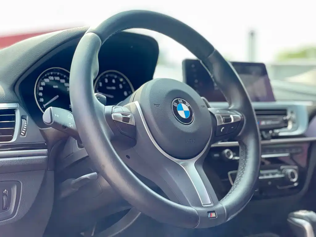 BMW 1 Series 2019 — фото 14