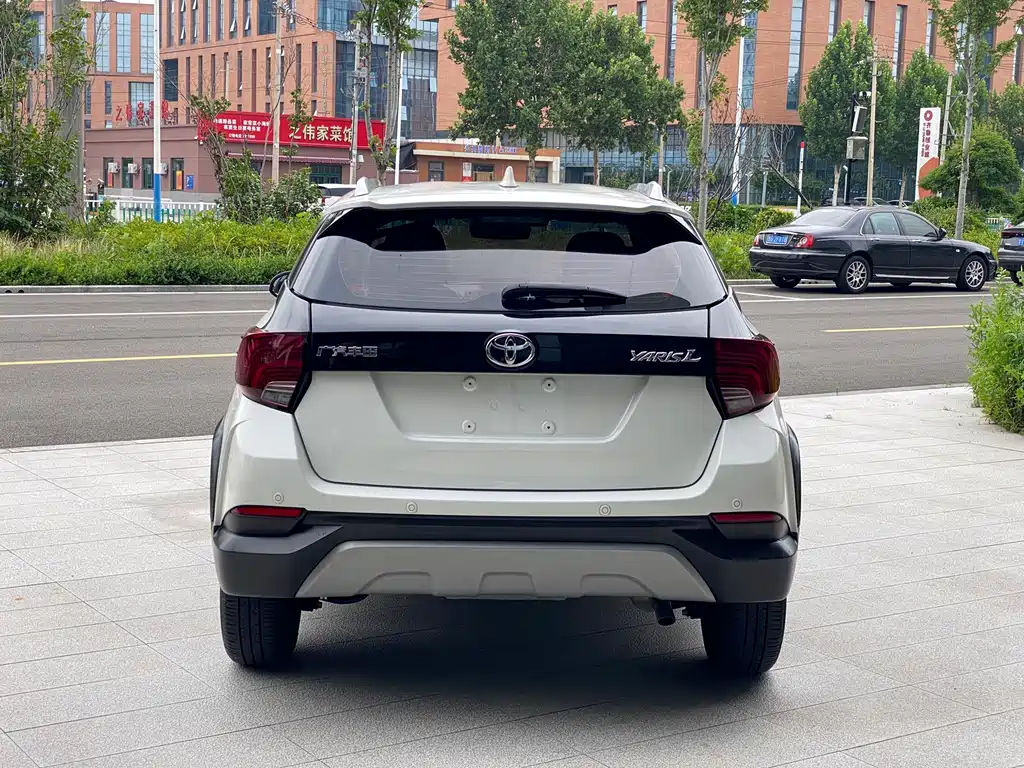 Toyota Yaris L 2023 — фото 8