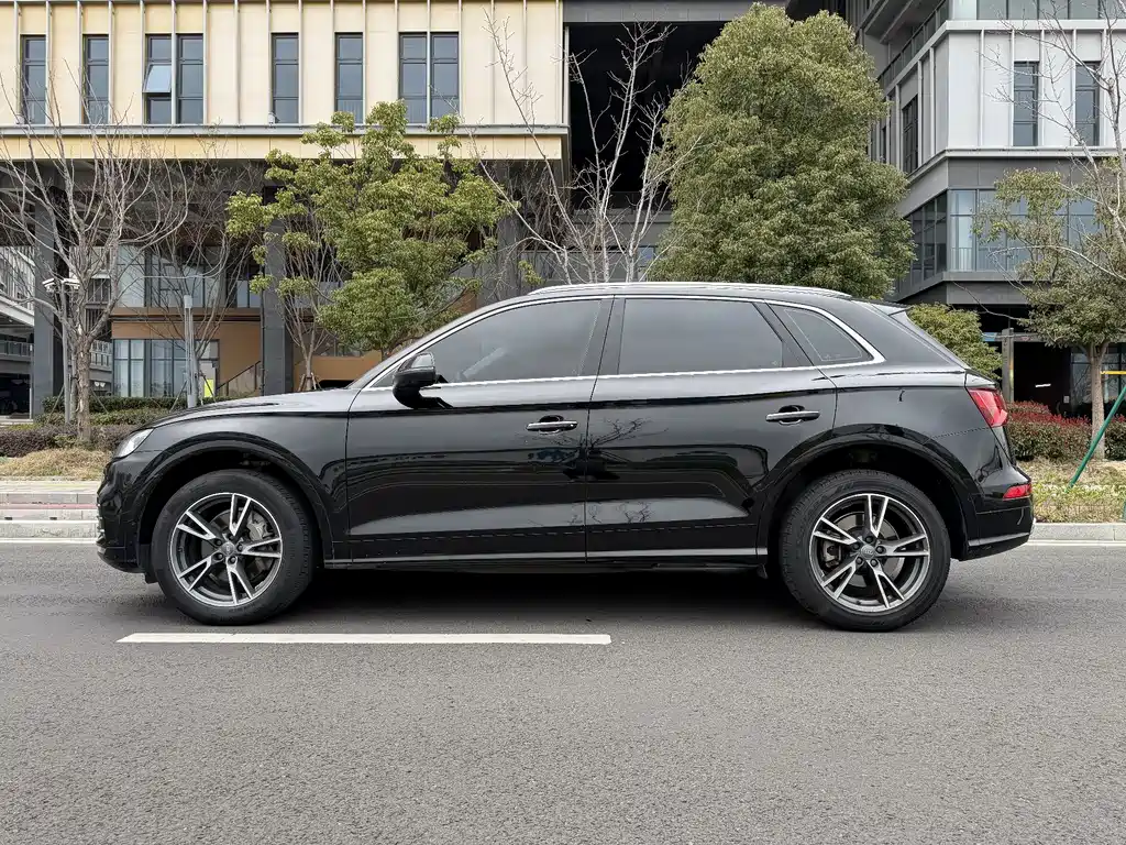 Audi Q5L 2019 — фото 10