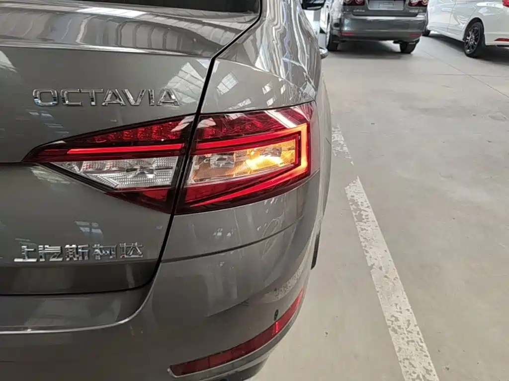 Skoda Octavia 2018 — фото 8