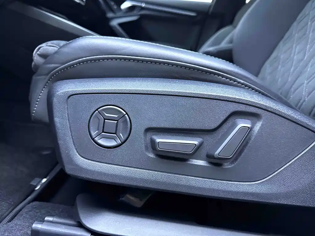 Audi A3 2023 — фото 19