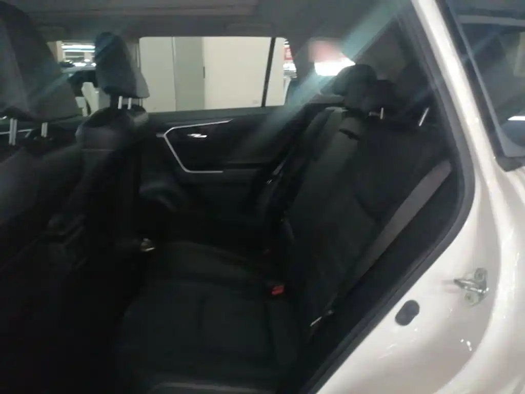Toyota RAV4 2021 — фото 17