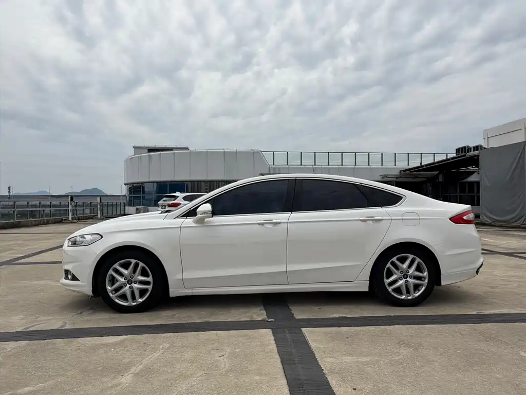 Ford Mondeo 2016 — фото 13