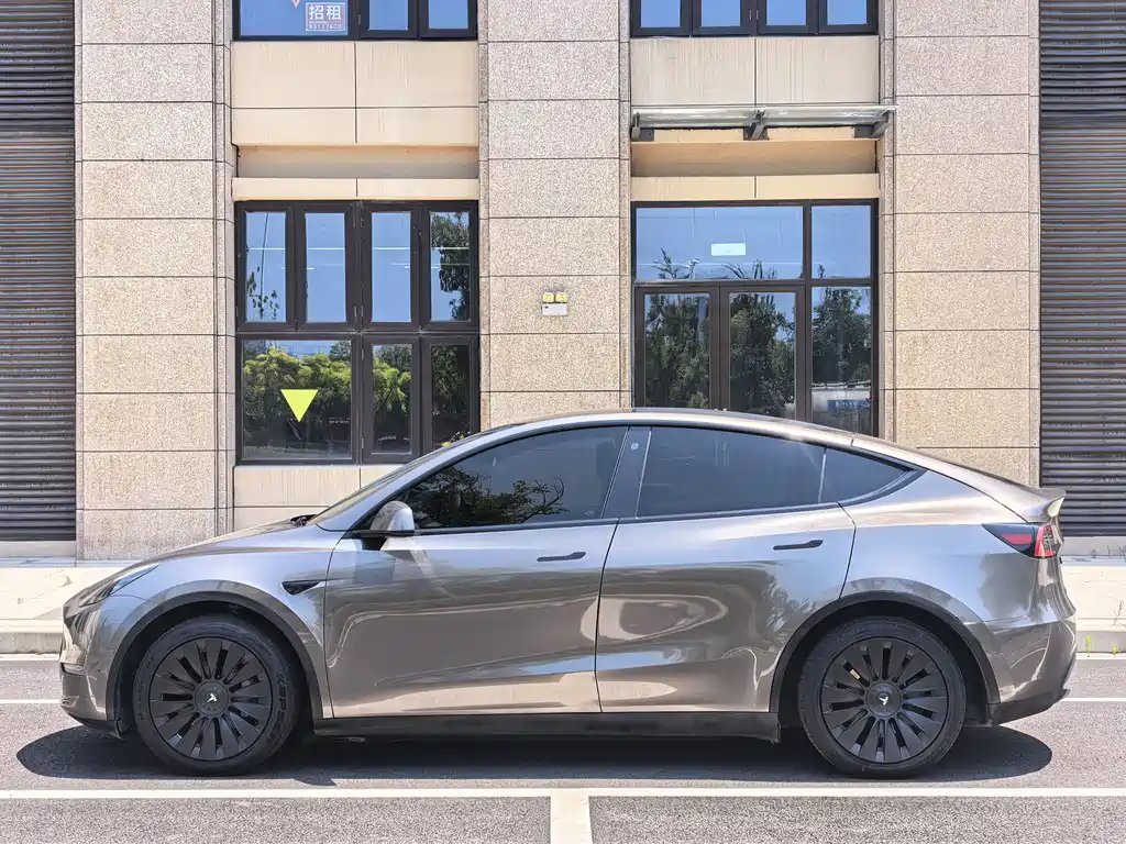 Tesla Model Y 2021 — фото 8