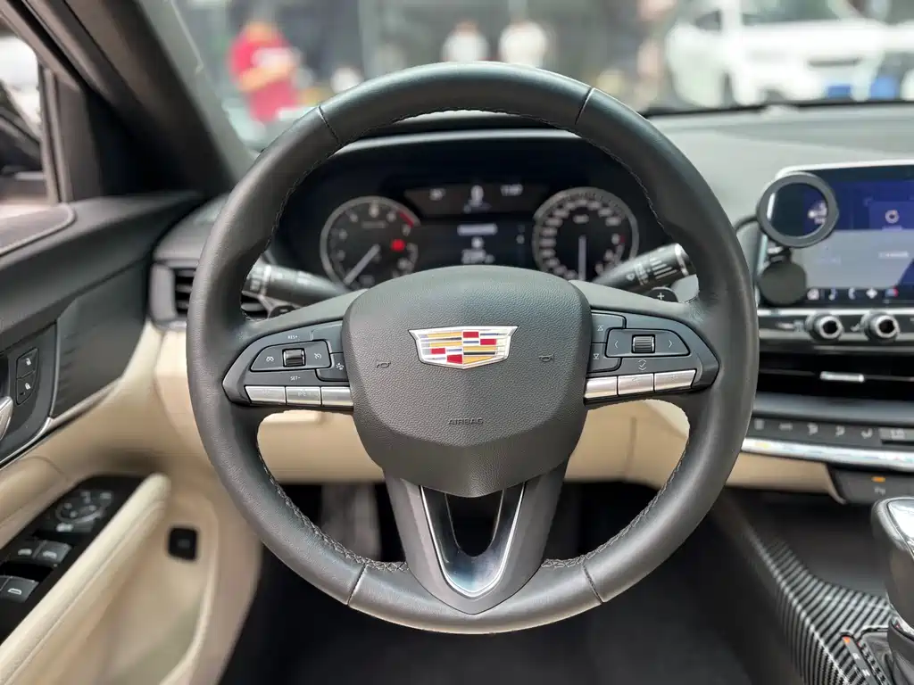 Cadillac CT4 2023 — фото 12