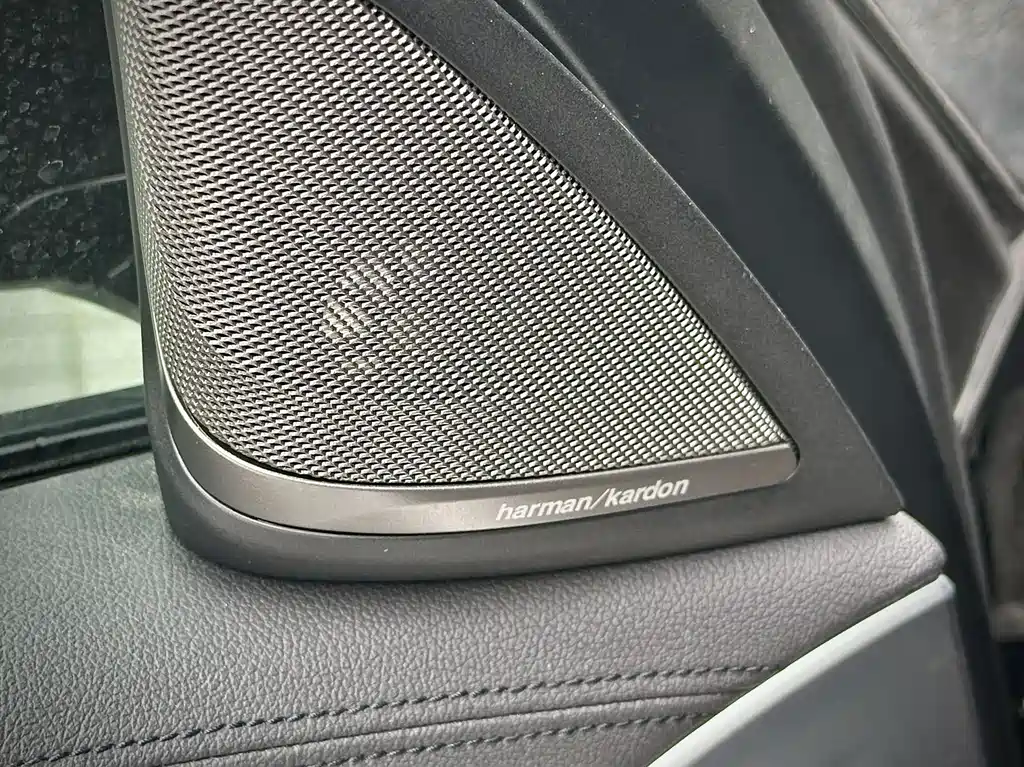 BMW 5 Series 2018 — фото 15