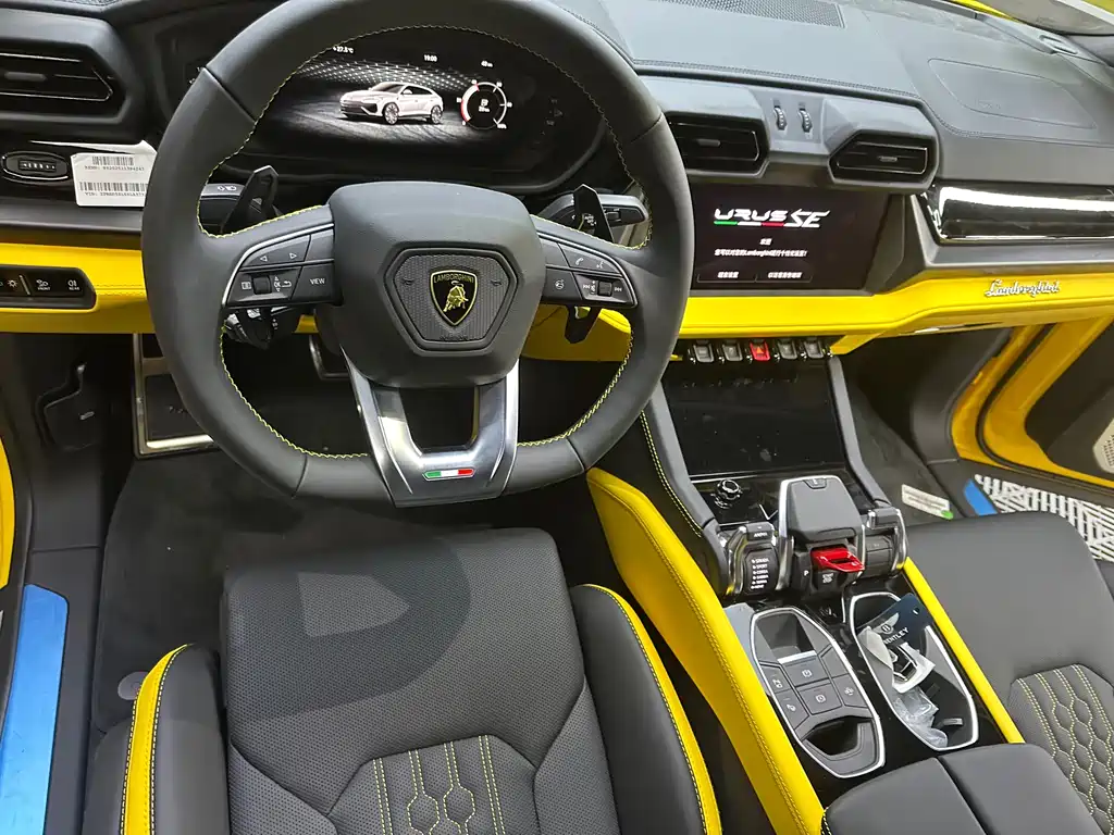 Lamborghini Urus SE — фото 10
