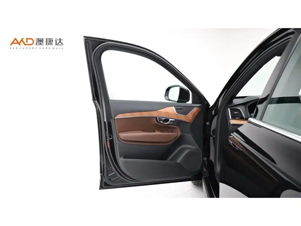 Volvo XC90 2023 — фото 11