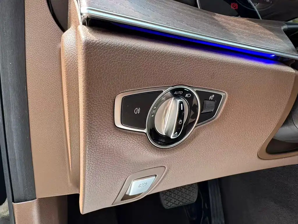 Mercedes-Benz E-Class 2021 — фото 21
