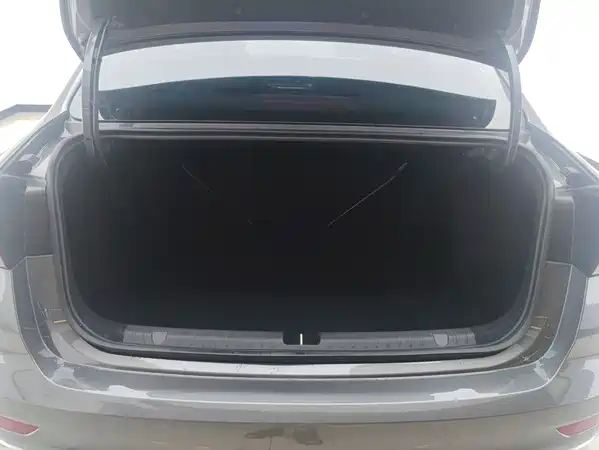 Geely Emgrand 2025