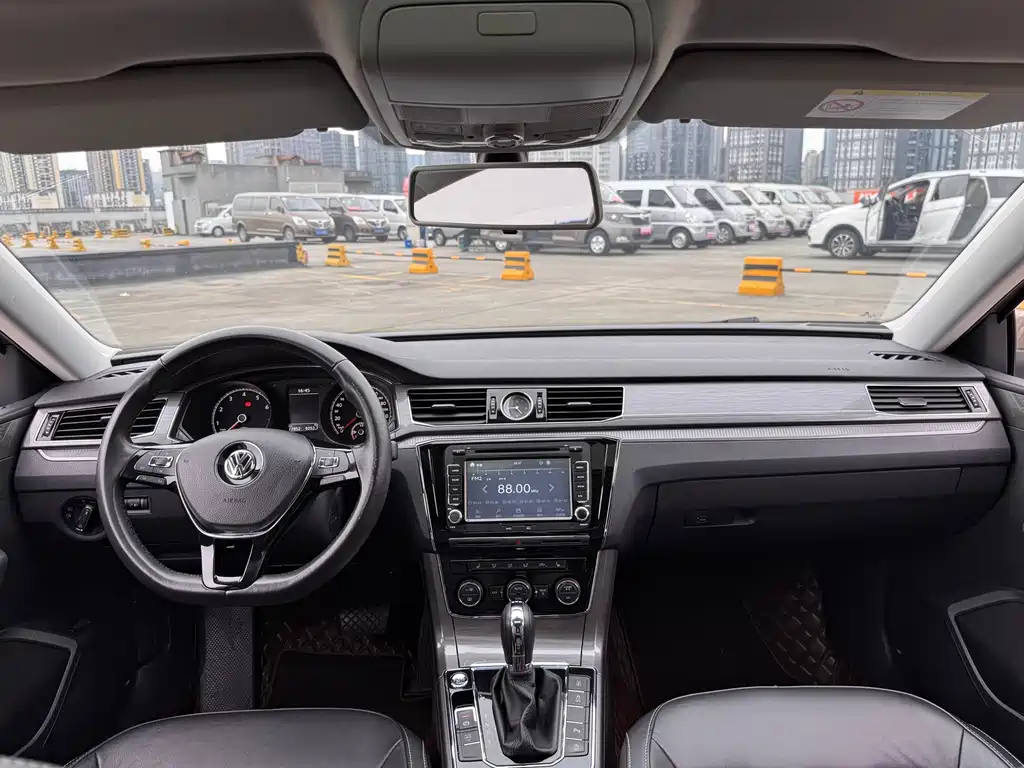 Volkswagen Passat 2017 — фото 10