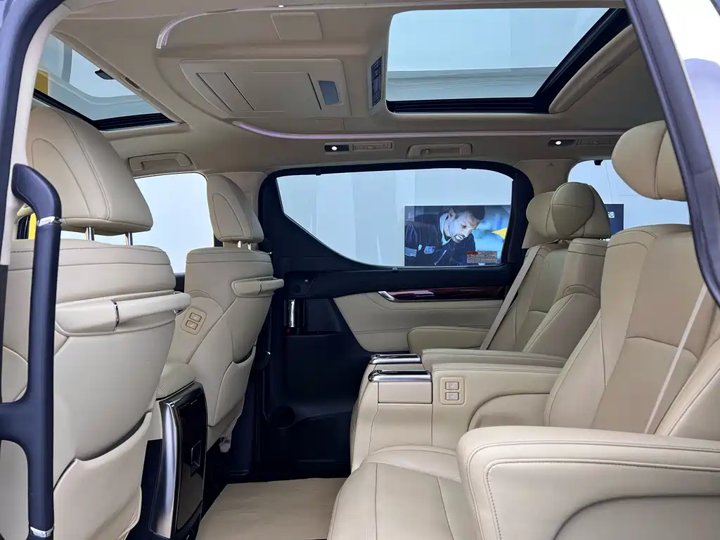 Toyota Alphard 2017 — фото 10