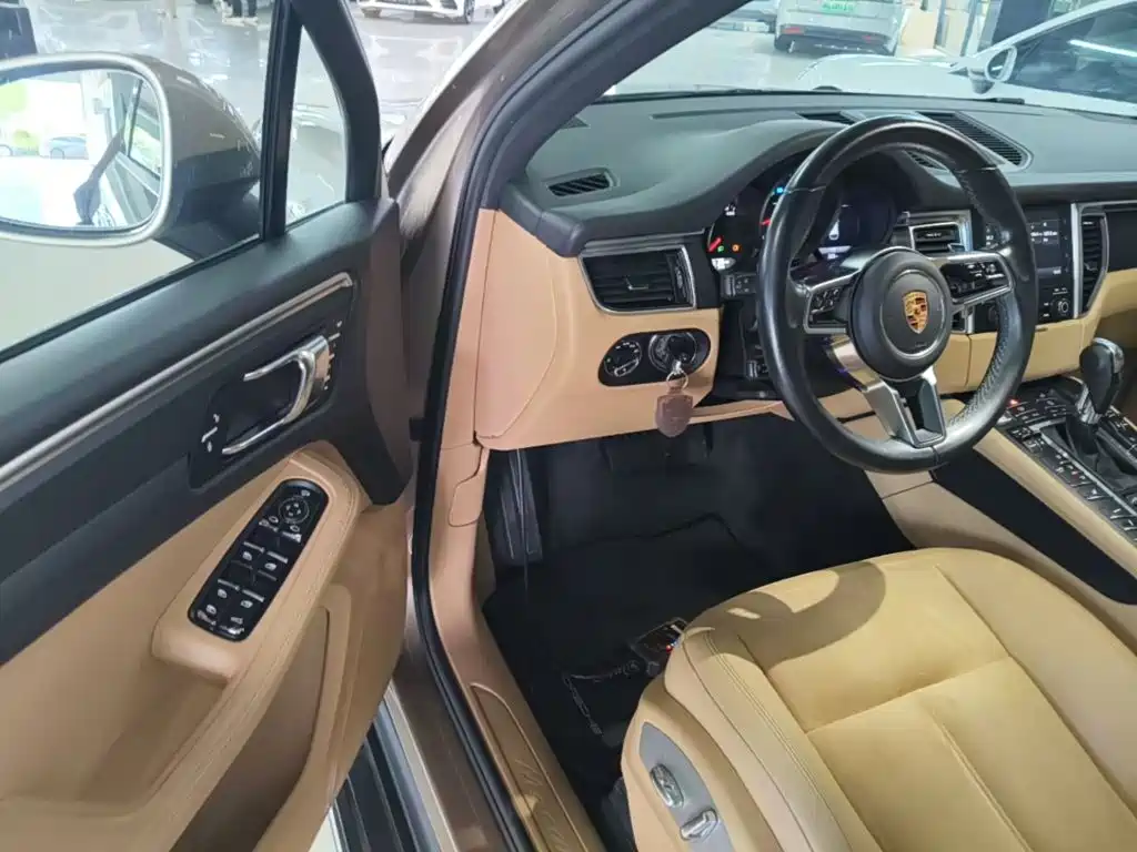 Porsche Macan 2017 — фото 16