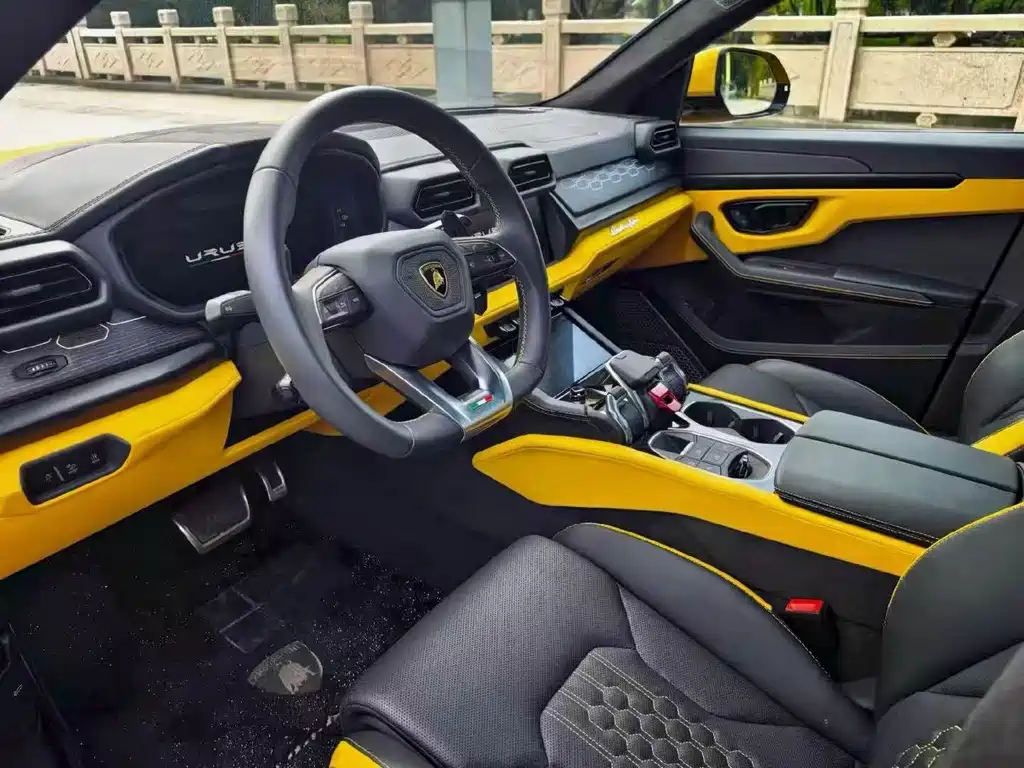 Lamborghini Urus SE 2026 — фото 5