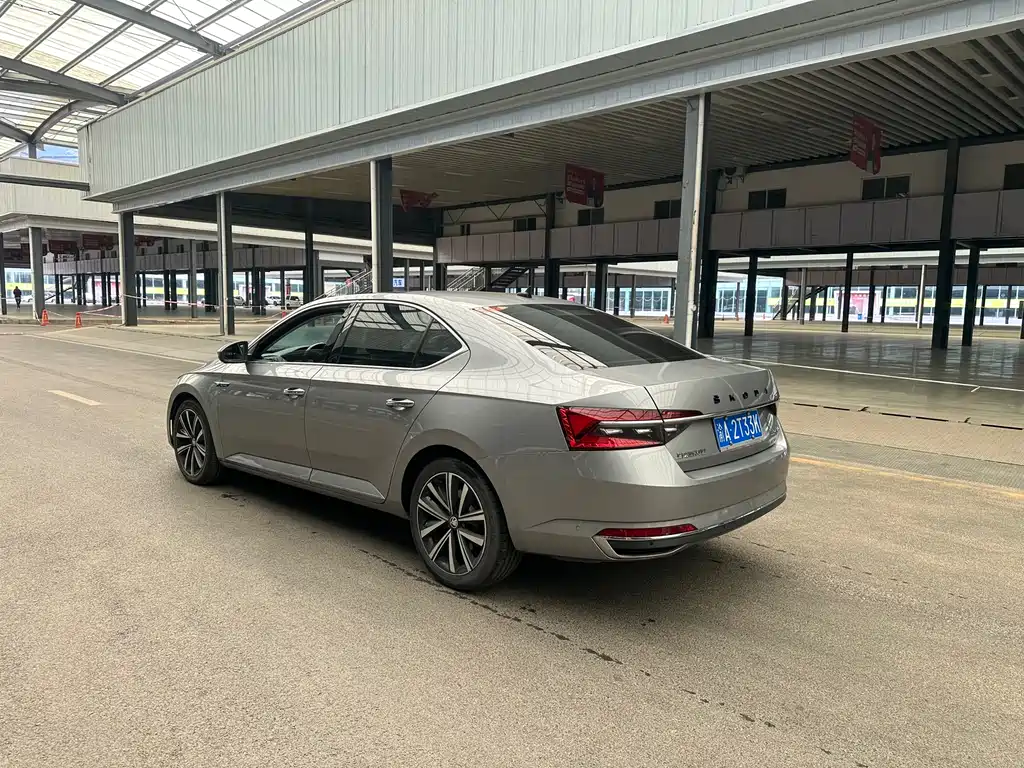 Skoda Superb 2022 — фото 7