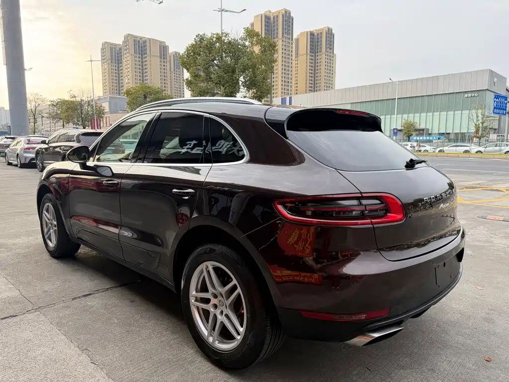 Porsche Macan 2017 — фото 12