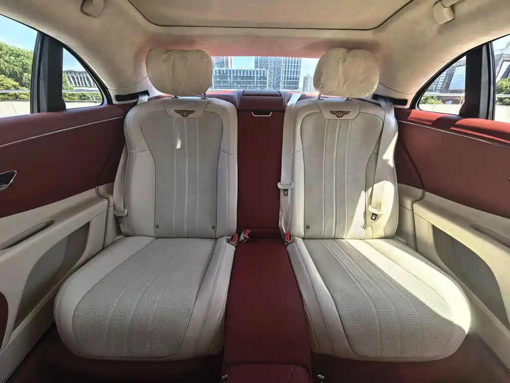 Bentley Flying Spur 2023 — фото 20