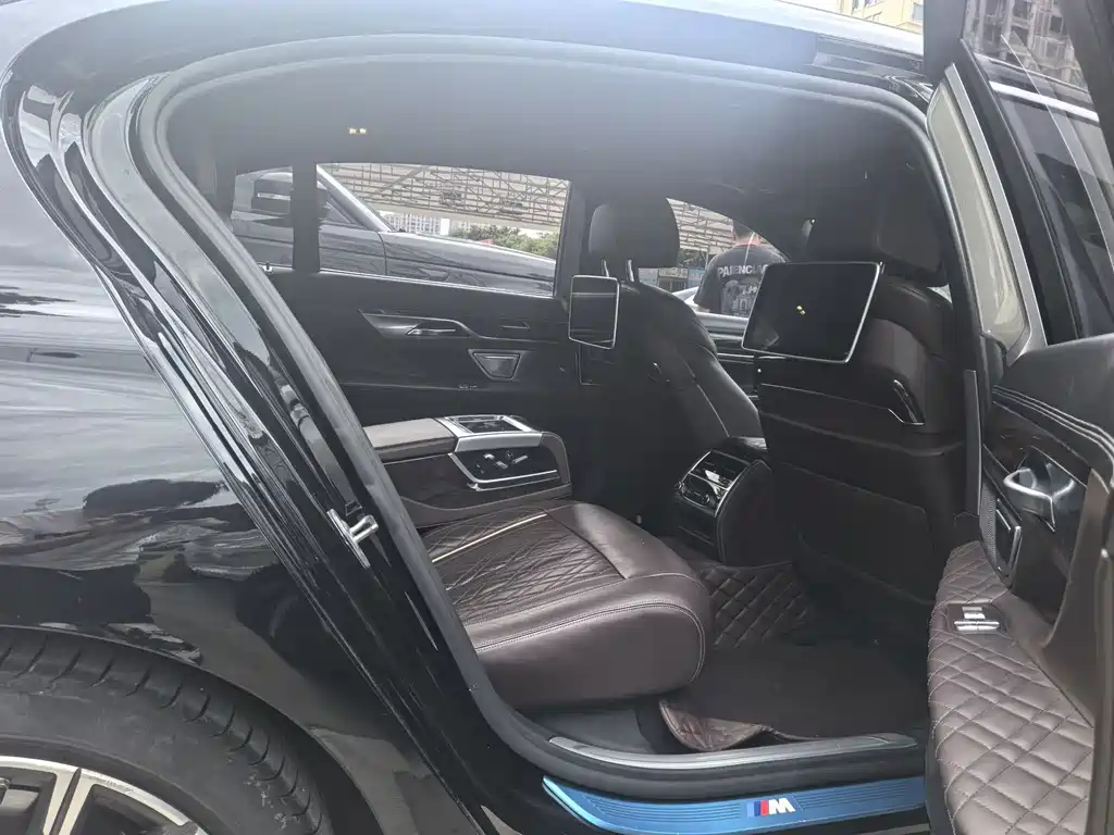 BMW 7 Series 2019 — фото 15