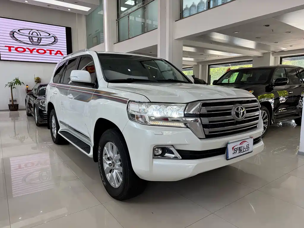 Toyota Land Cruiser 2017 — фото 3