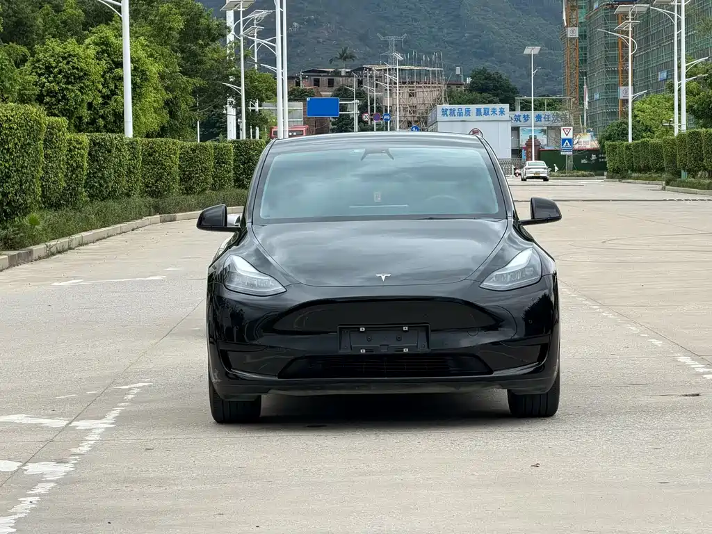 Tesla Model Y 2023 — фото 1