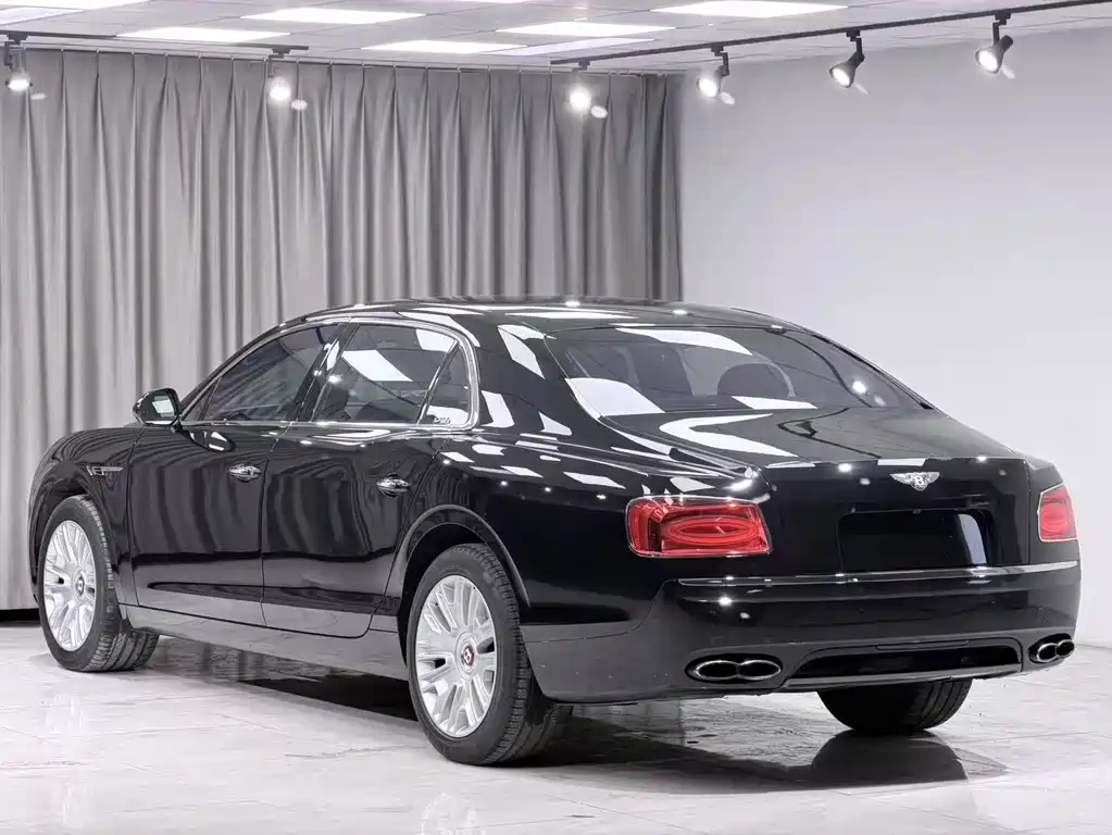 Bentley Flying Spur 2017 — фото 12