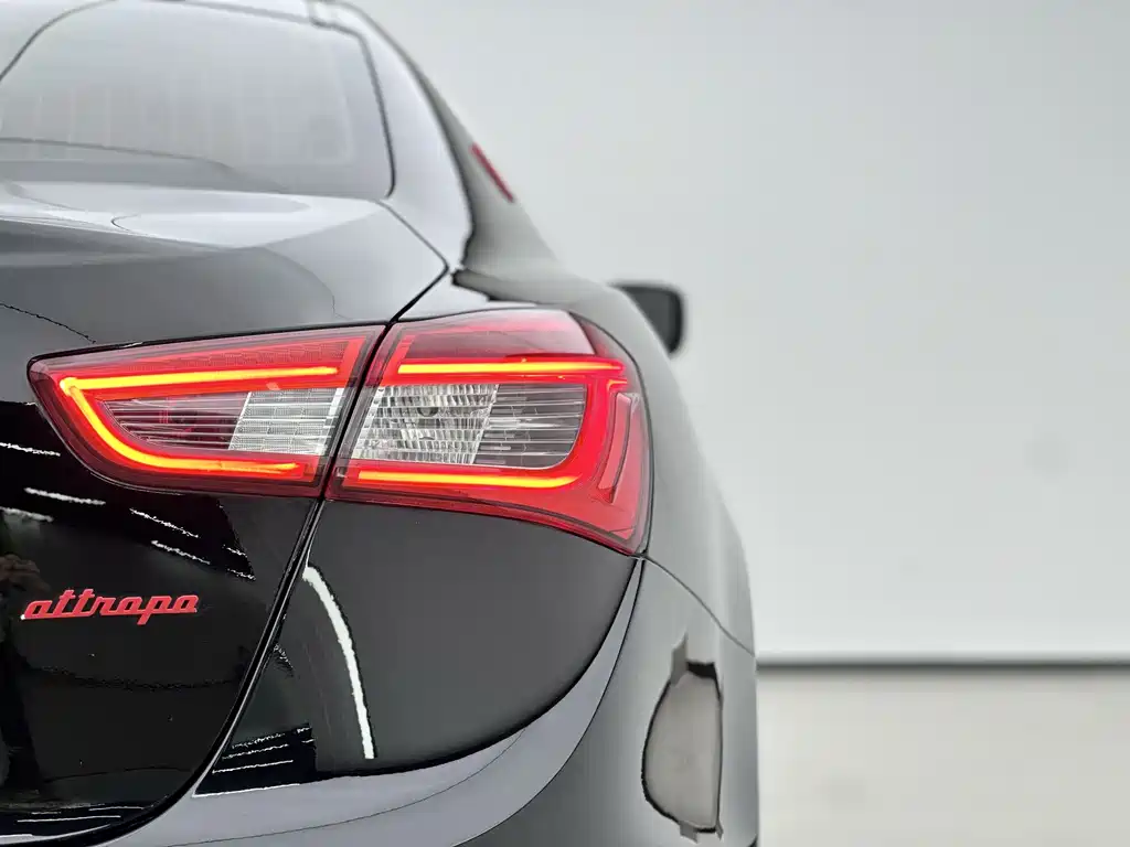 Maserati Ghibli 2016 — фото 14