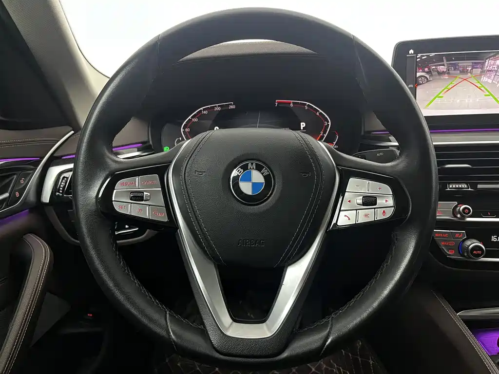 BMW 5 Series 2021 — фото 11