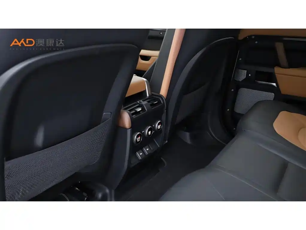 Land Rover Defender 2023 — фото 10