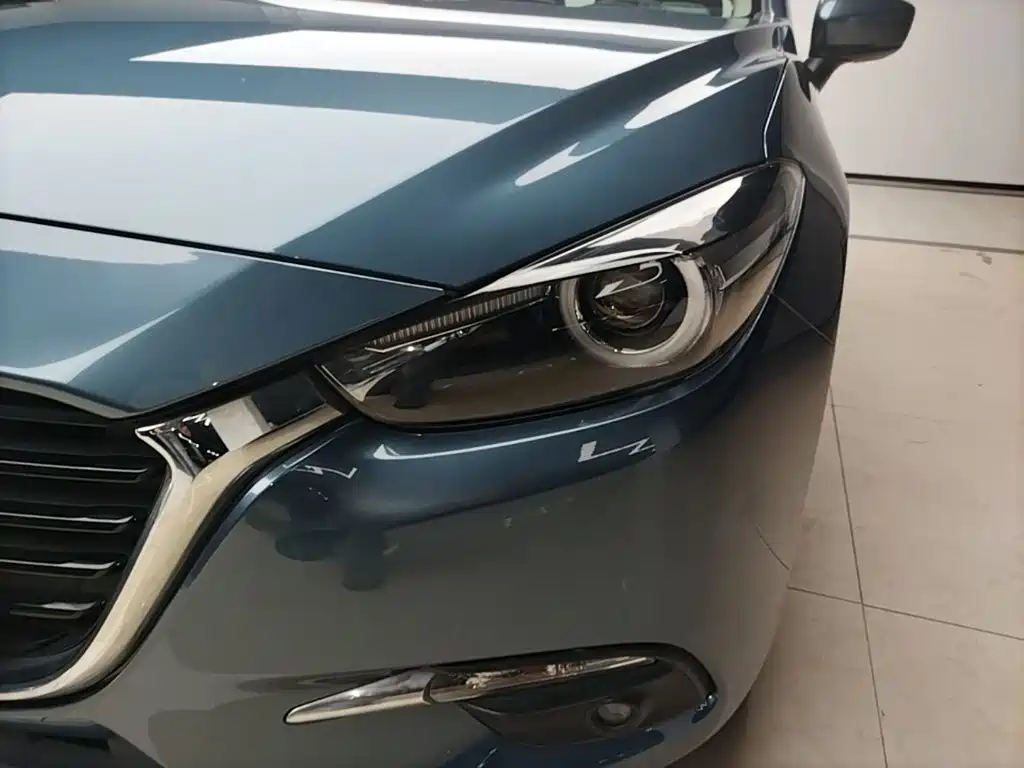 Mazda 3 Axela 2018 — фото 24