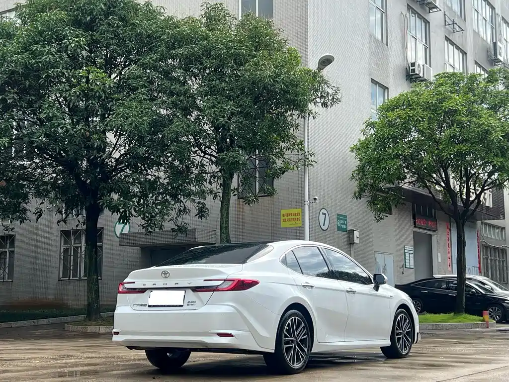 Toyota Camry 2024 — фото 9