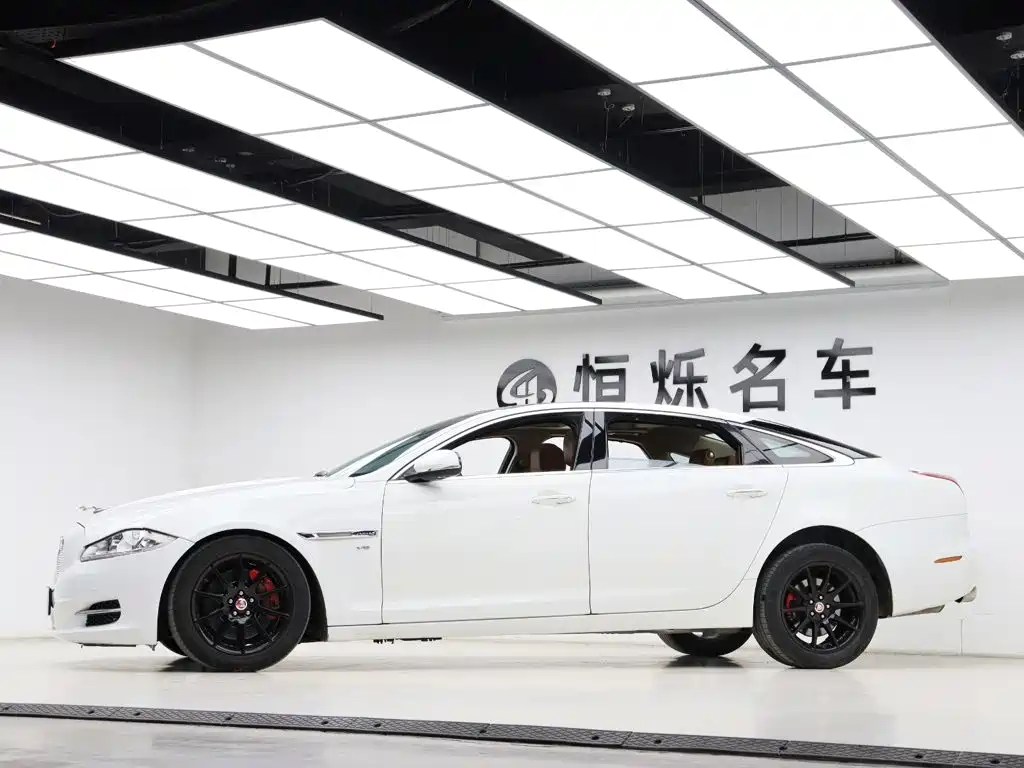 Jaguar XJ 2014 — фото 31