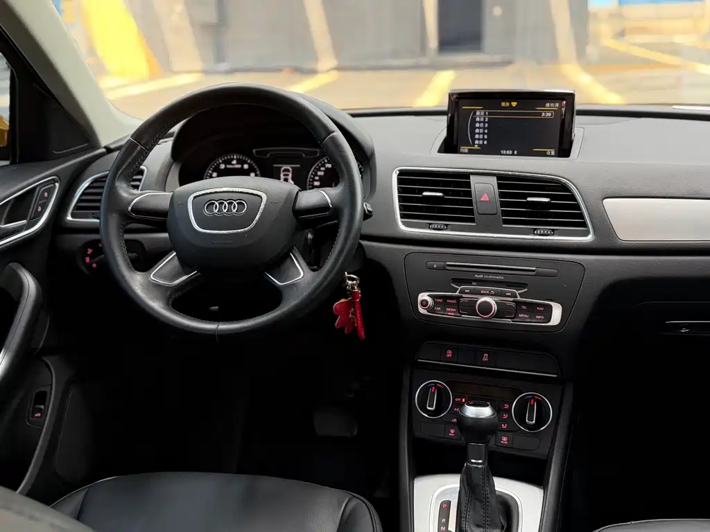 Audi Q3 2016 — фото 12
