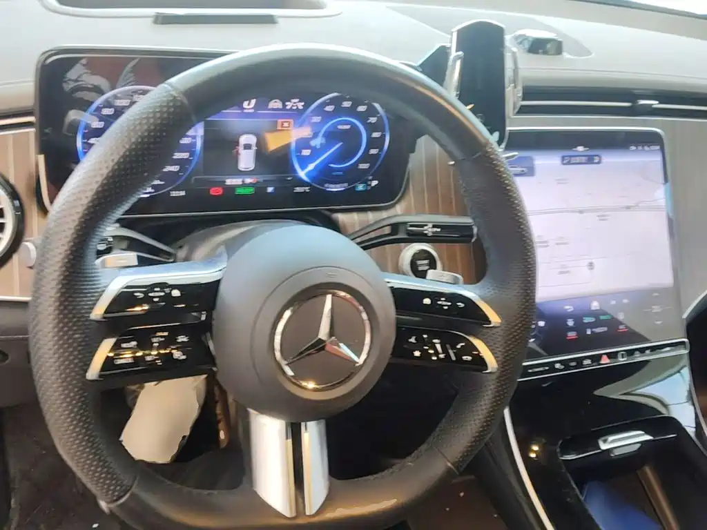 Mercedes-Benz EQE SUV 2024 — фото 11