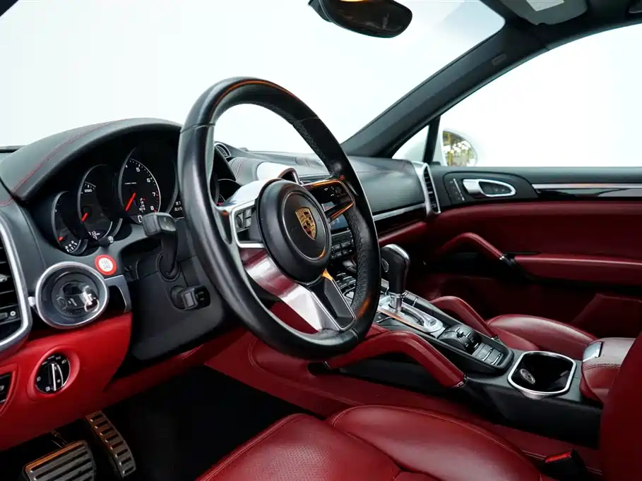 Porsche Cayenne 2017 — фото 15