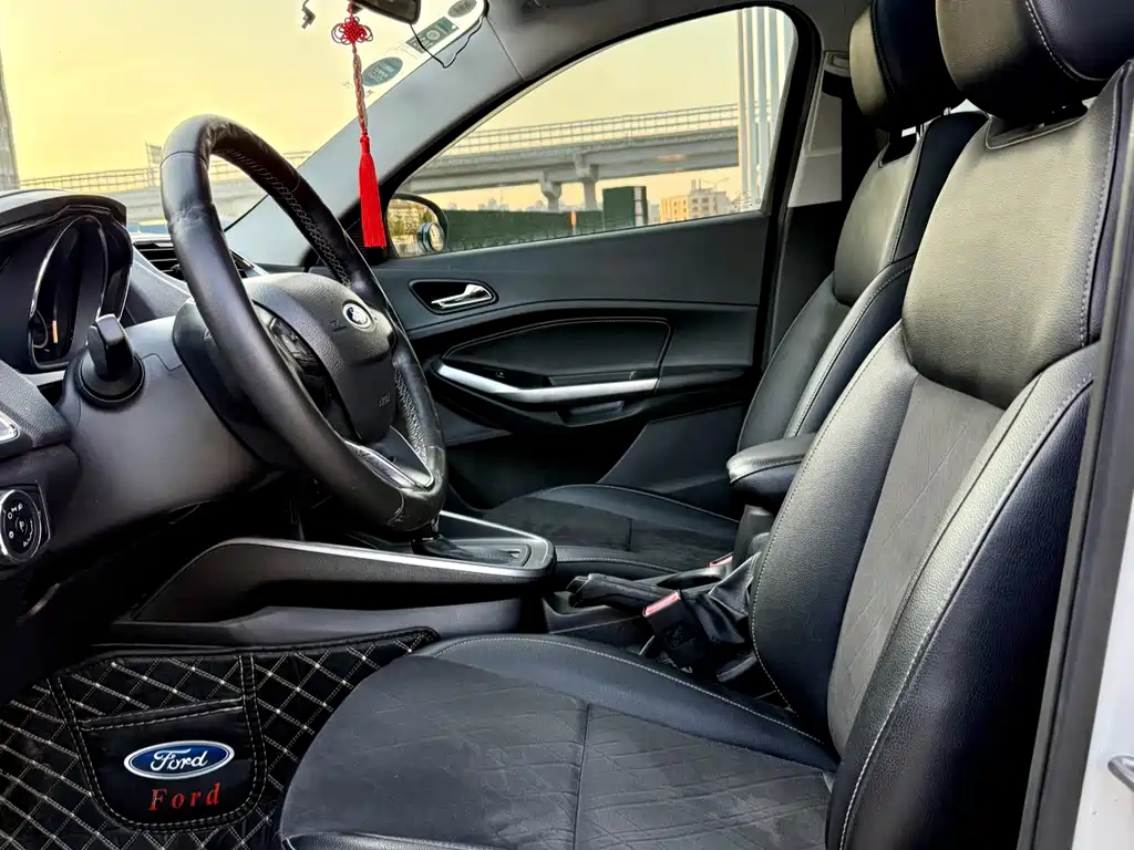 Ford Escort 2019 — фото 16