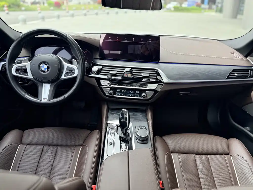 BMW 5 Series 2022 — фото 12