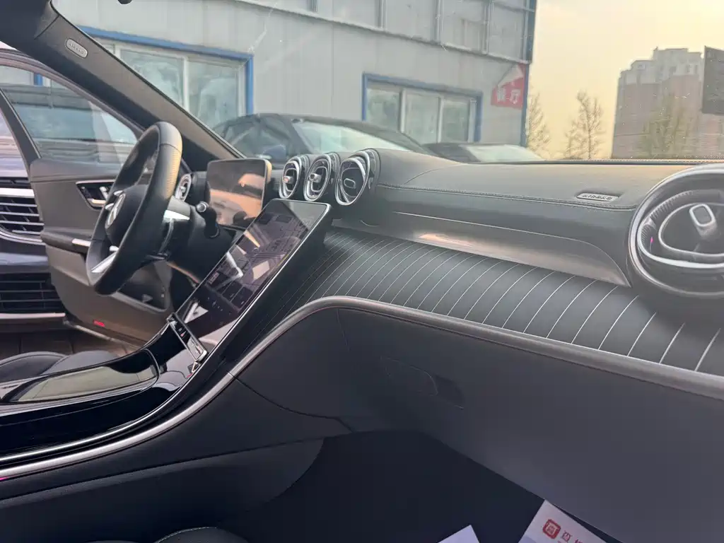 Mercedes-Benz C-Class 2023 — фото 20