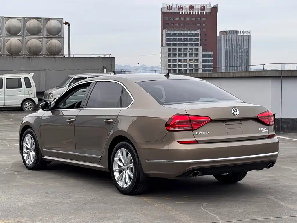 Volkswagen Passat 2017 — фото 6
