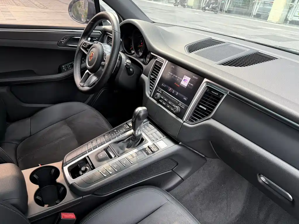 Porsche Macan 2017 — фото 13